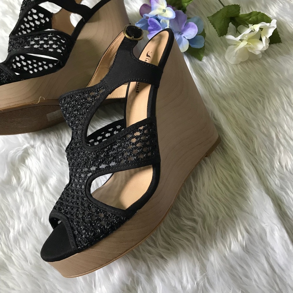 Lucky Brand 🍀Black Lace Wedge Sandals